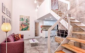 Designer Finished Maisonette With Pool